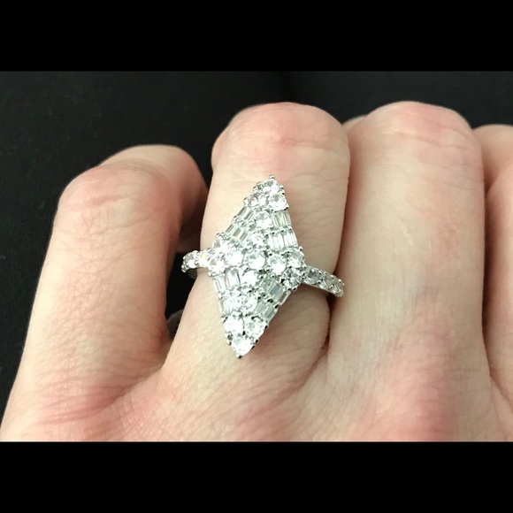 NWT White Sapphire Marquis Ring - Picture 2 of 5